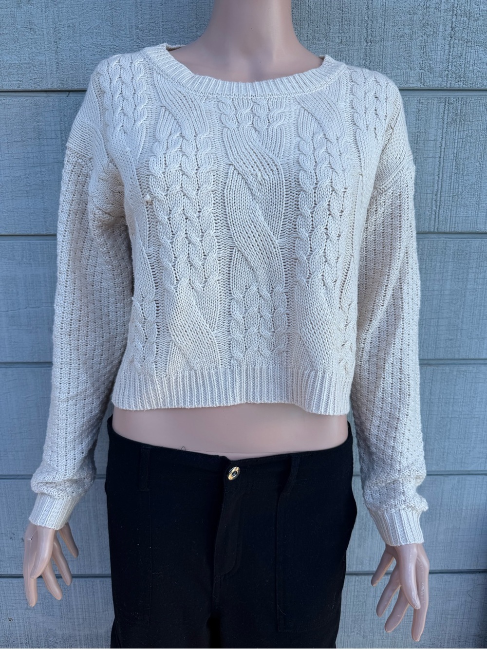 Women’s Cream Cable Knit Women's Cropped Sweater size L